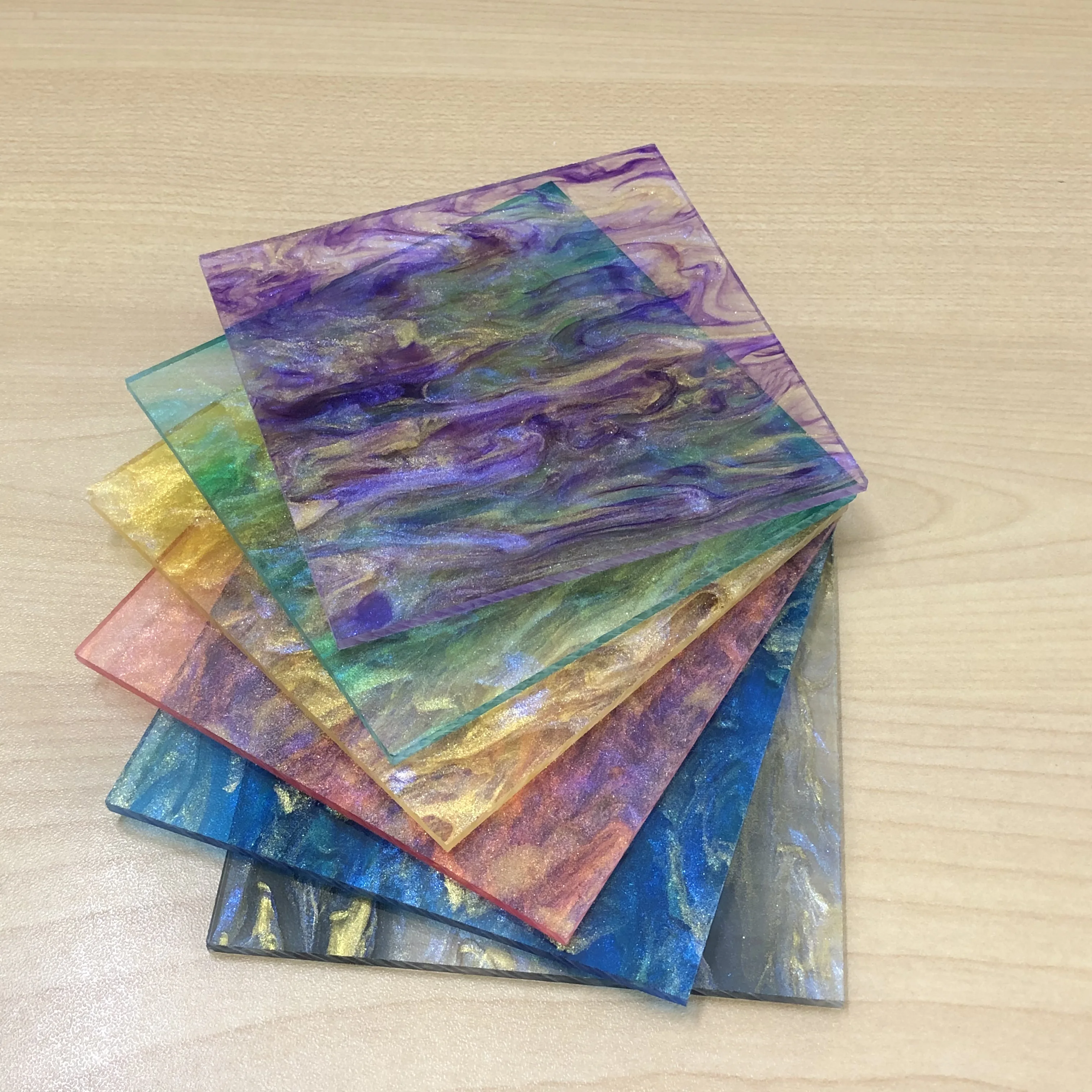 Flowing Golden Holo…