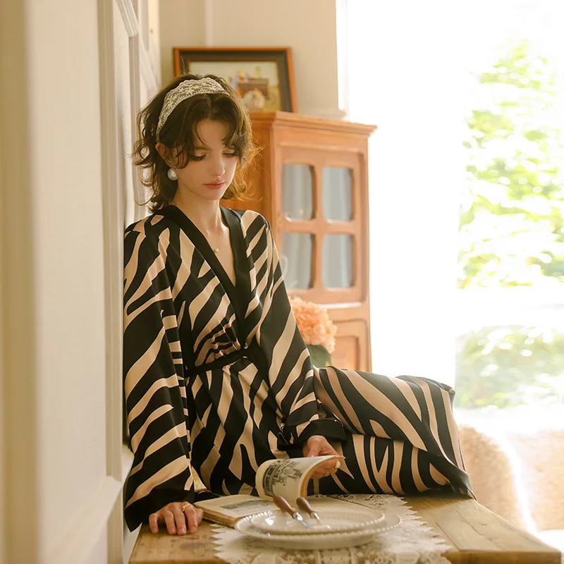 Abito a maniche lunghe con stampa zebrata retrò francese per le donne Pigiama di lusso a gamba lunga con cravatta in seta di simulazione Comodo indumenti da notte