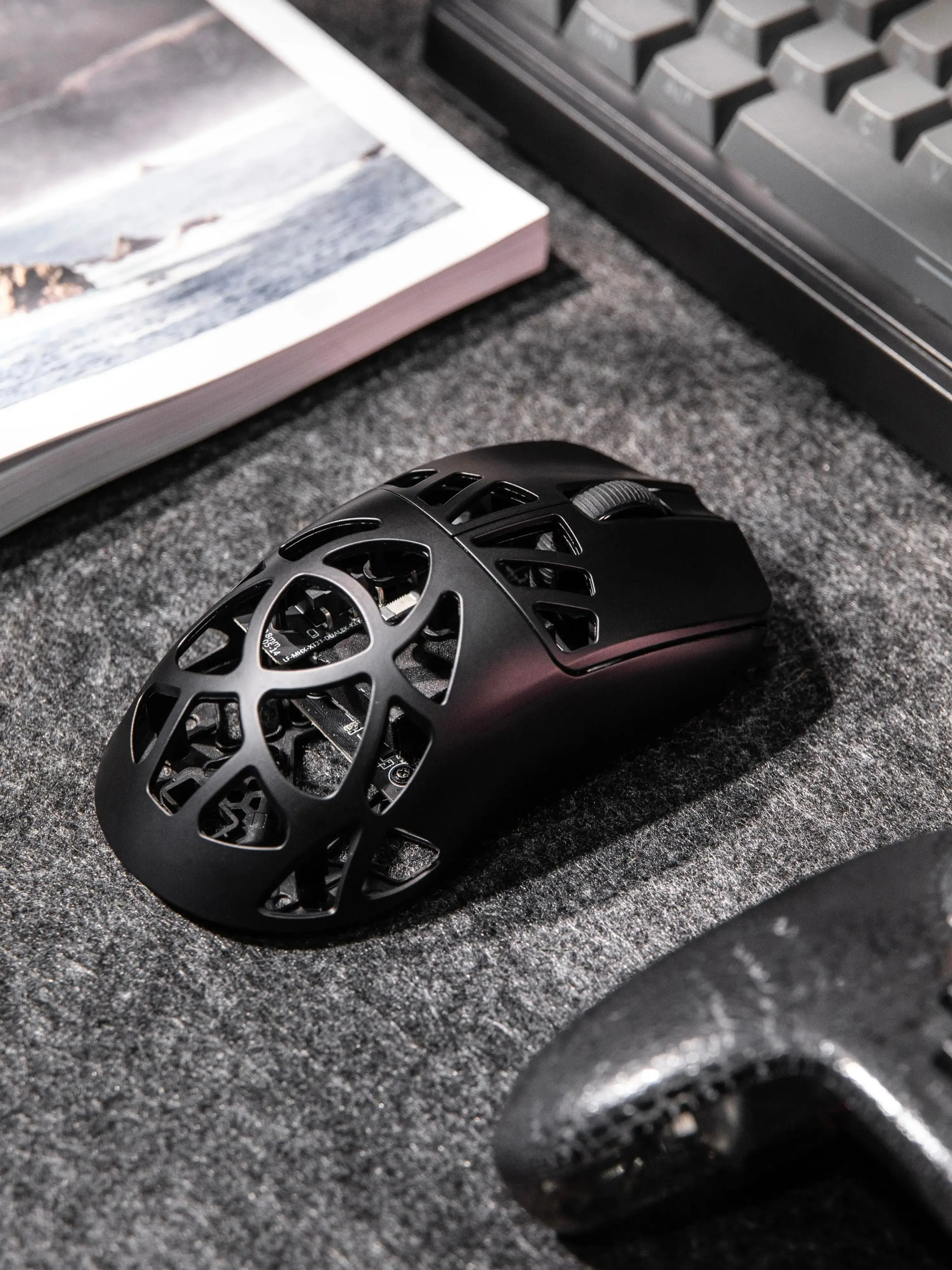 Mysz gamingowa EPOMAKER Carbon X przewodowa/bezprzewodowa 2.4G/BT z regulacją DPI od 400 do 30 000 z czujnikiem PAW3950 dla PC/Mac/Linux — zdjęcie produktu 7