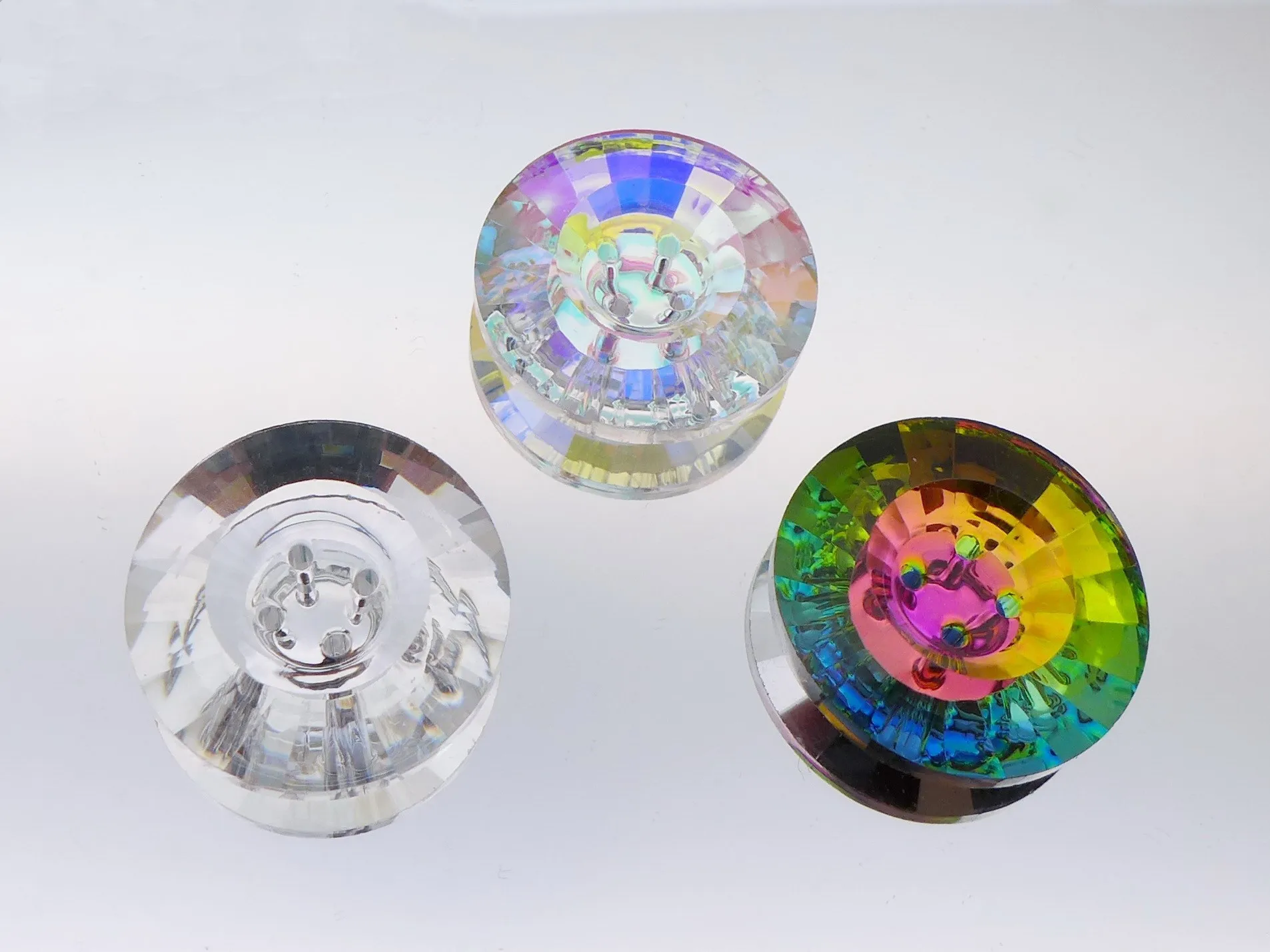 30 pcs 25mm 4-Hole Button Round Pie Connection Crystal Glass Beads Pendants for Clothing Wedding Prisms Accessories AB Rainbow