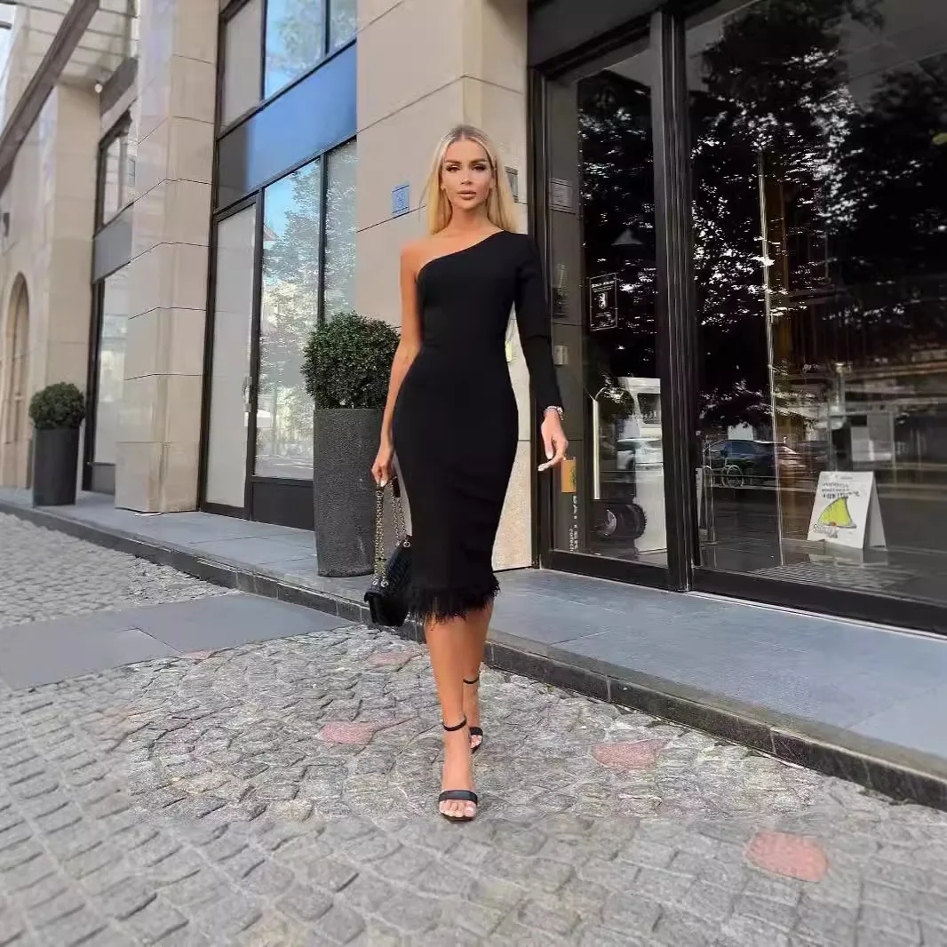 

Женская одежда 2025 г., модное и сексуальное платье с наклонными плечами, тонкими ягодицами, платье с разрезом, пышное платье с подолом