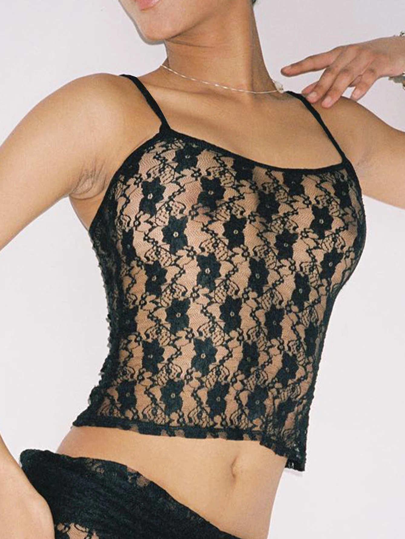 Nuova estate Sexy Little Plum Lace Vest prospettiva nera Sexy Top Slim Ladies Halter Shirt nero Sexy Slim Fashion Trend Vest