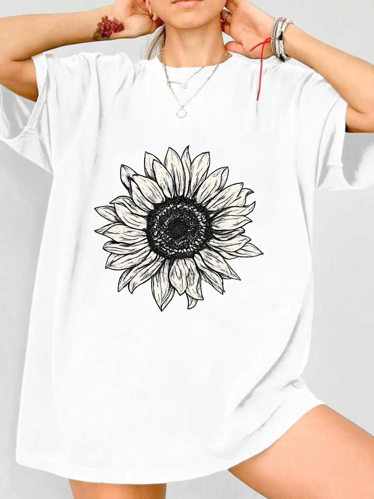 

【WDS00110】Plus size women's round neck short sleeve T-shirt with elastic half sleeves and trendy prints