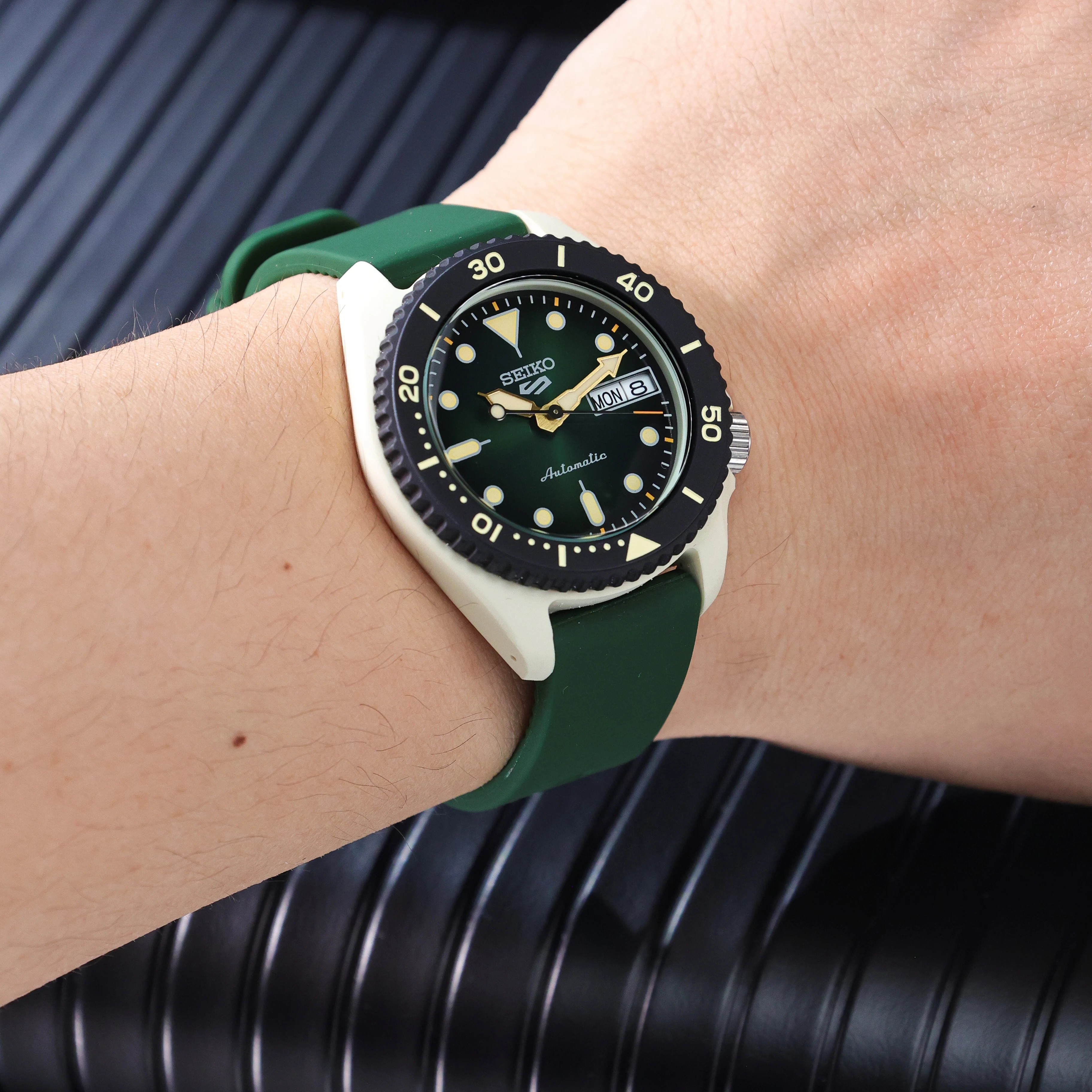 الأصلي الجديد SEIKO 5 ساعة رجالية ساعات آلية أوتوماتيكية 100 متر مقاوم للماء ساعة رياضية مضيئة SRPG79K1