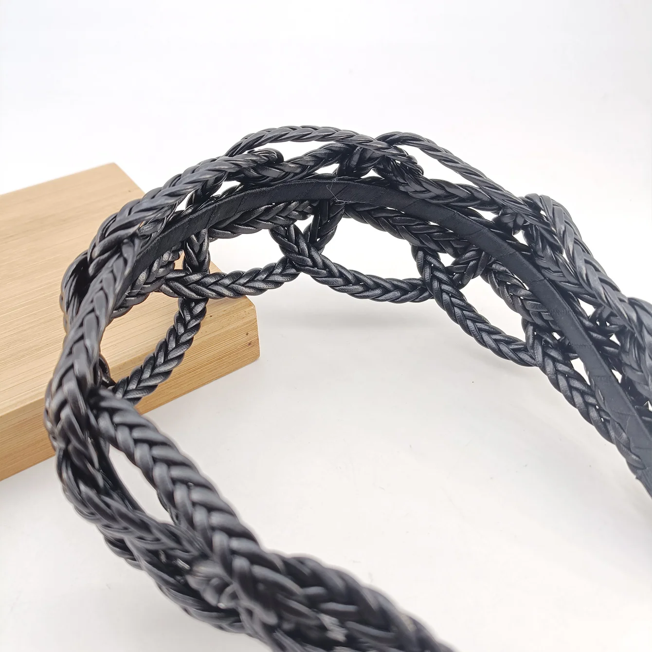 موضة جديدة هيرباند للنساء واسعة الجانب بولي Leather الجلود مضفر عقال هندسية جوفاء عمامة الصيف إكسسوارات الشعر