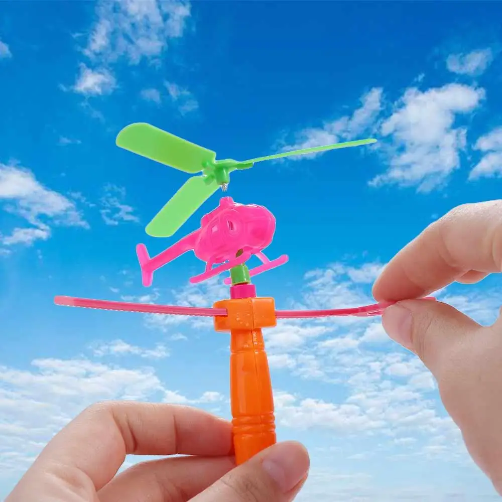 Linha de tração de plástico helicóptero brinquedos multicolorido com alça montada puxar linha aeronaves jogo ao ar livre mini avião com cordão