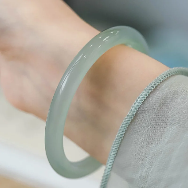 

Браслет из агата-халцедона 8 мм, полупрозрачный светло-зеленый, в девичьем стиле, тонкий и круглый