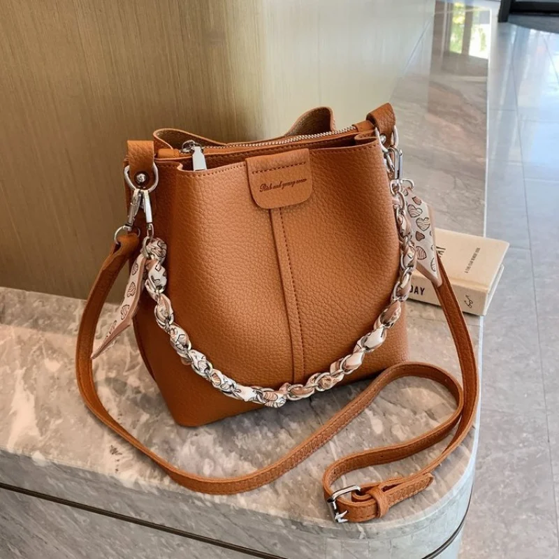 

2025 Classic Designer Vintage Messenger Bag for Paris Women with Letter Large Capacity Casual Style