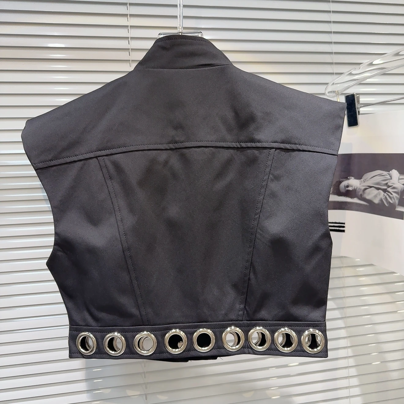 ربيع 2026 العصرية حلقة معدنية oulder وسادة سترة علوية غير متناظرة تنورة طويلة مجموعة المرأة Faion عادية Sle ألياف البوليستر