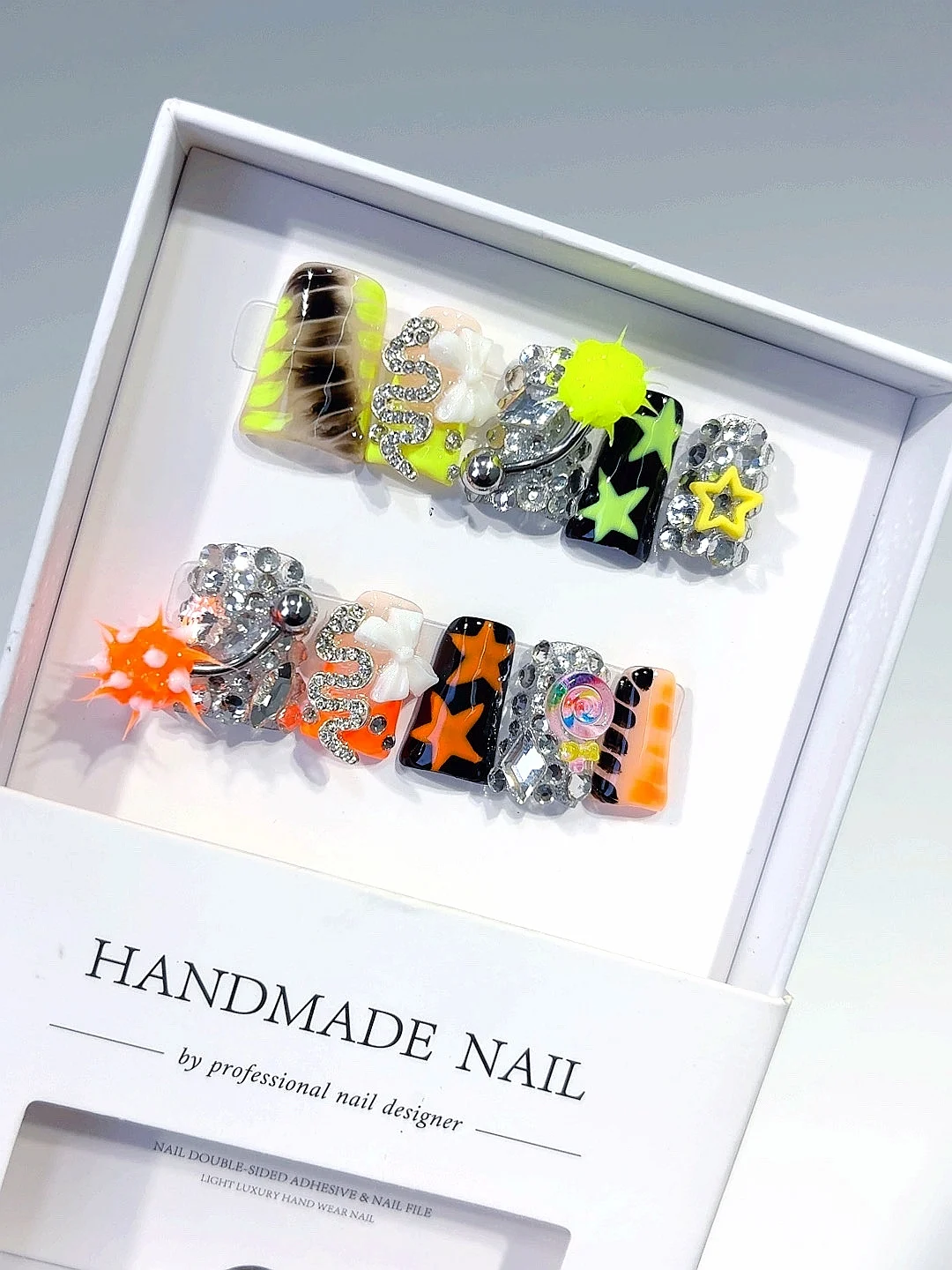 

Неоновая звезда, змея, стразы Y2K, пресс для ногтей (L218)