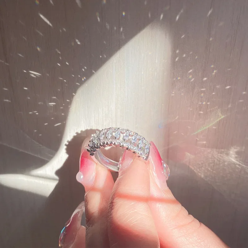 

MDL Moissanit. style lace edge high carbon diamond ring thickness 18K white gold fashion niche super fairy hundred finger ring