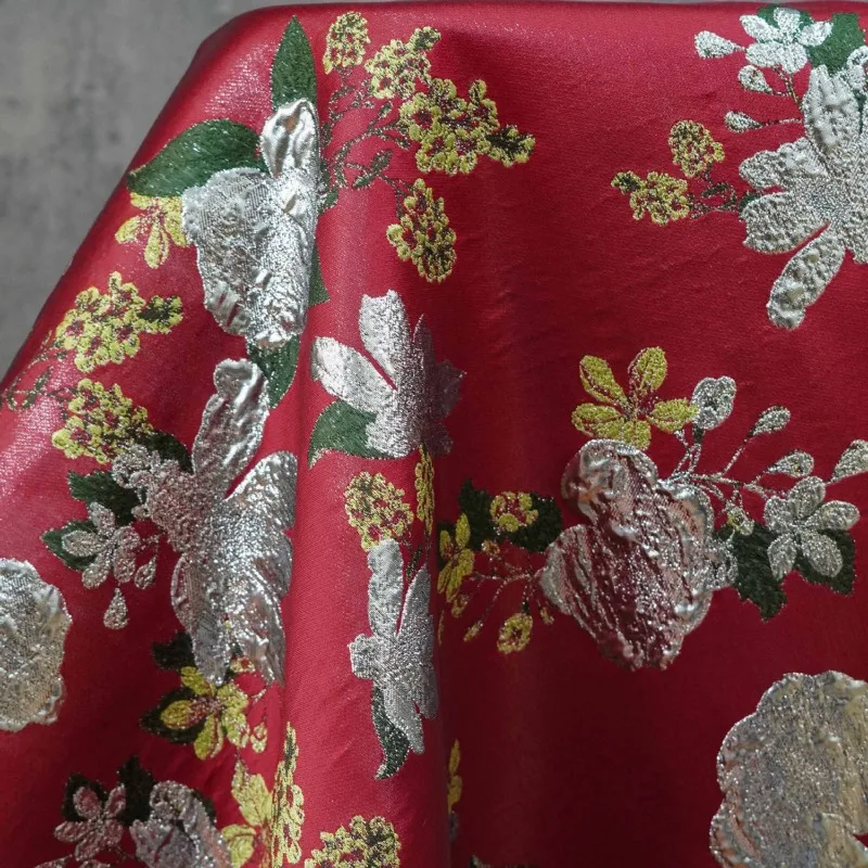 

Красная рельефная жаккардовая ткань золотого, серебряного цвета для праздничной новогодной одежды, детская одежда, модная ткань, шитье своими руками по метрам