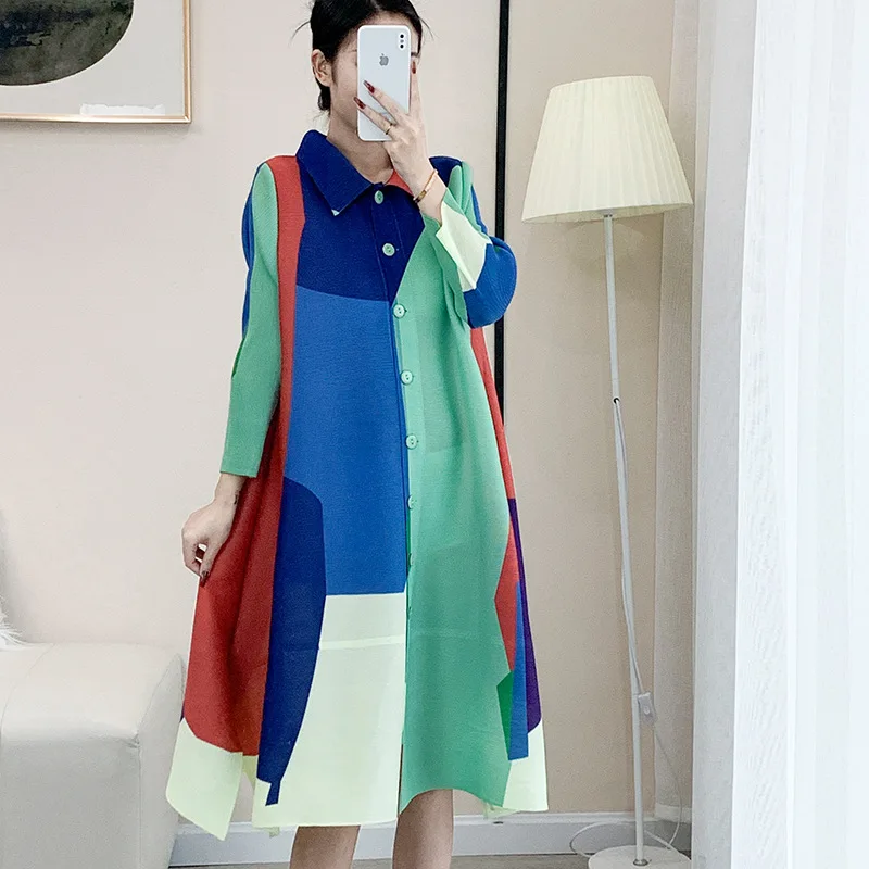 

Spring 2023 new women's geometric print dress Miyak fold A stylish single breasted French dress with long sleeves and loose size