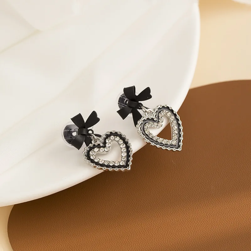 New Fashion Black Bow Mosquito Coil Clip on Earrings for Women Elegant Crystal Enamel Heart Pendant Earrings Banquet Jewelry