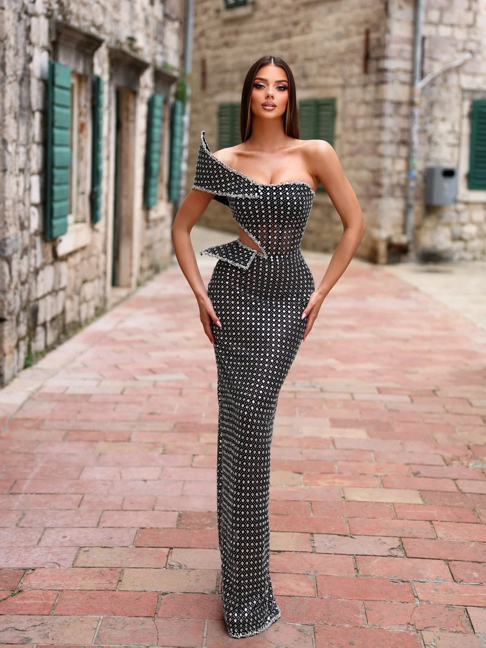 Luxuriöses Abendkleid mit One-Shoulder-Ärmeln, formelles Kristall-Partykleid, elegantes, bodenlanges Partykleid mit Perlen