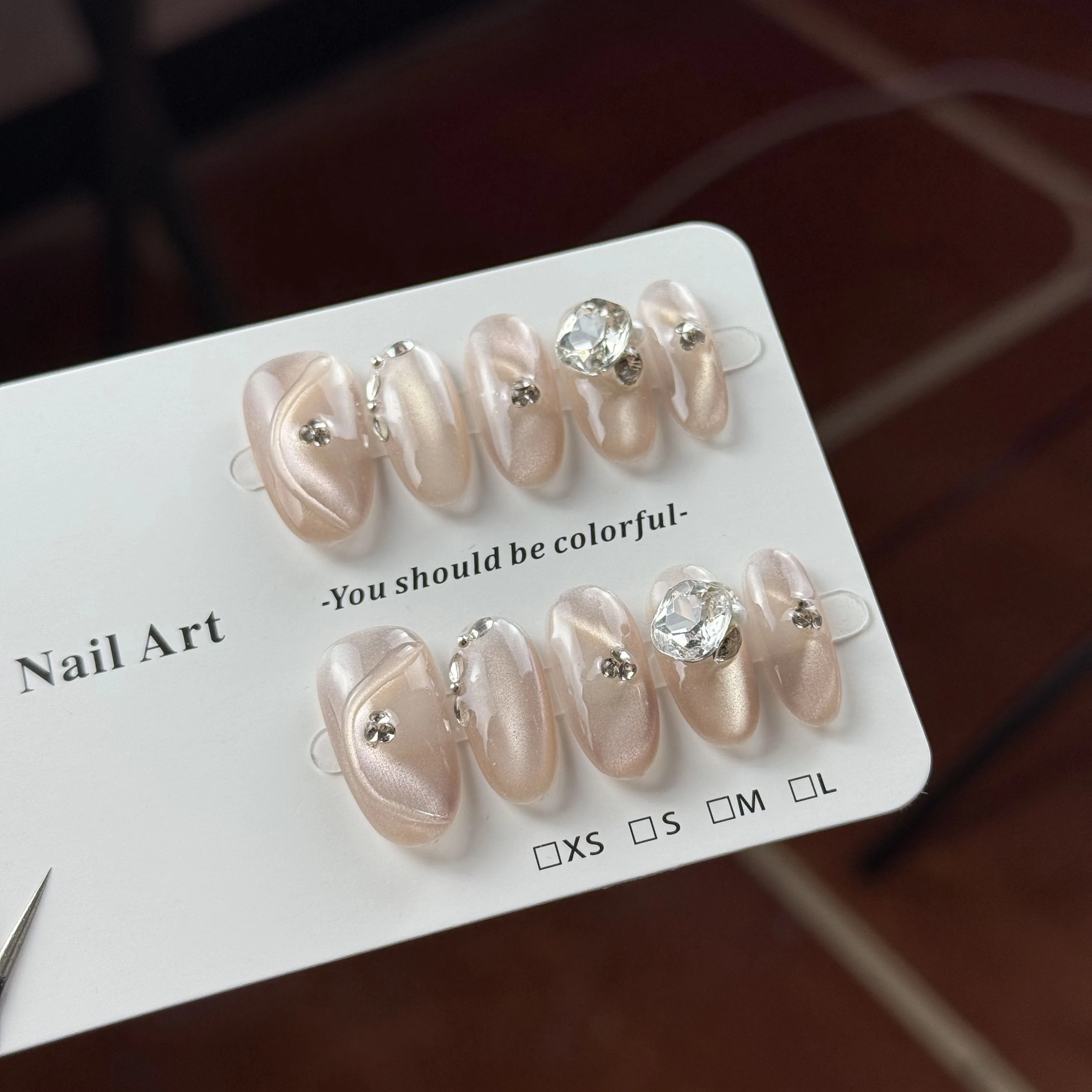 

10pcs high-end High-end light luxury, nude round brushed heart diamond, silk cat's eye handmade fake nails