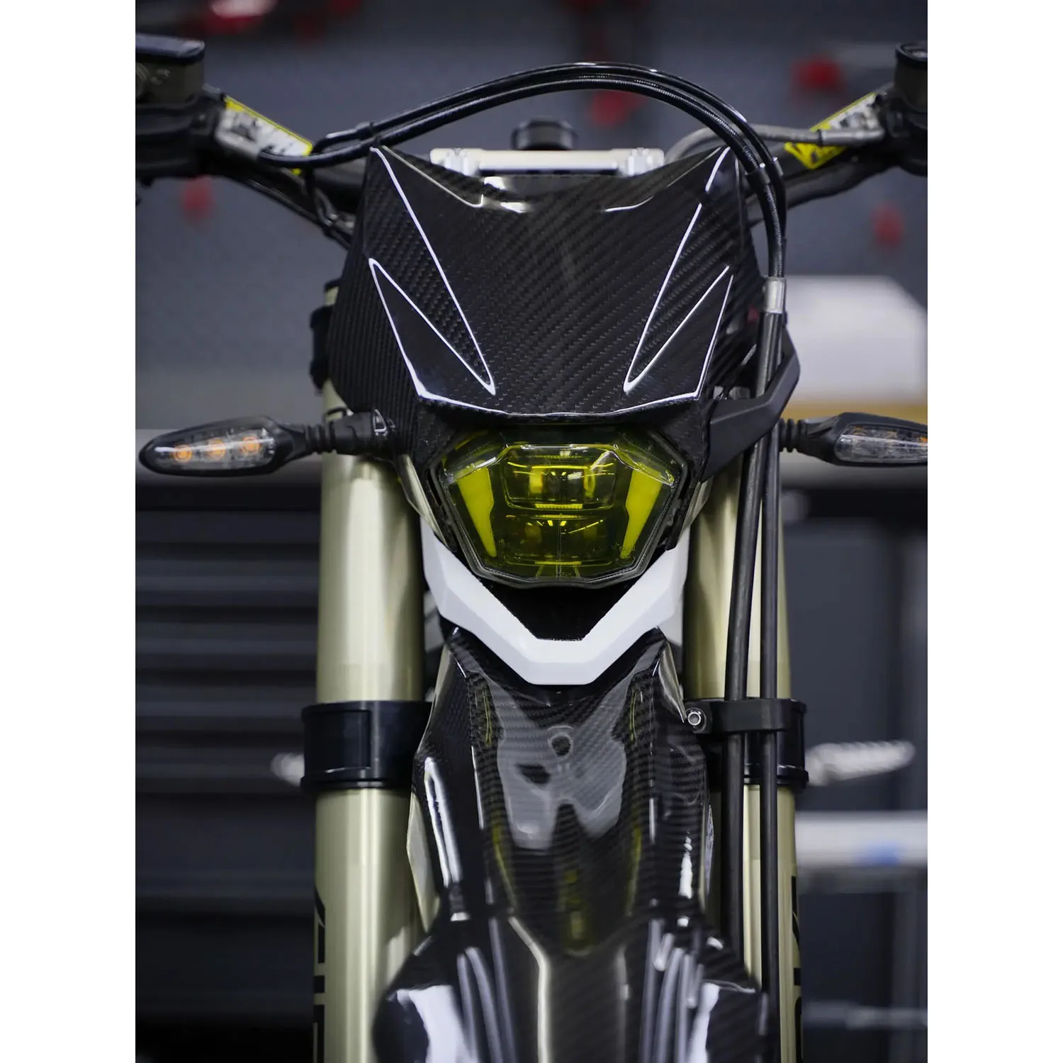 

Super bike Ultra Bee Custom Exterior Plastic Trim Water Transfer Printing Front /Rear Fender Skid Plate Kit Replacement OEM part