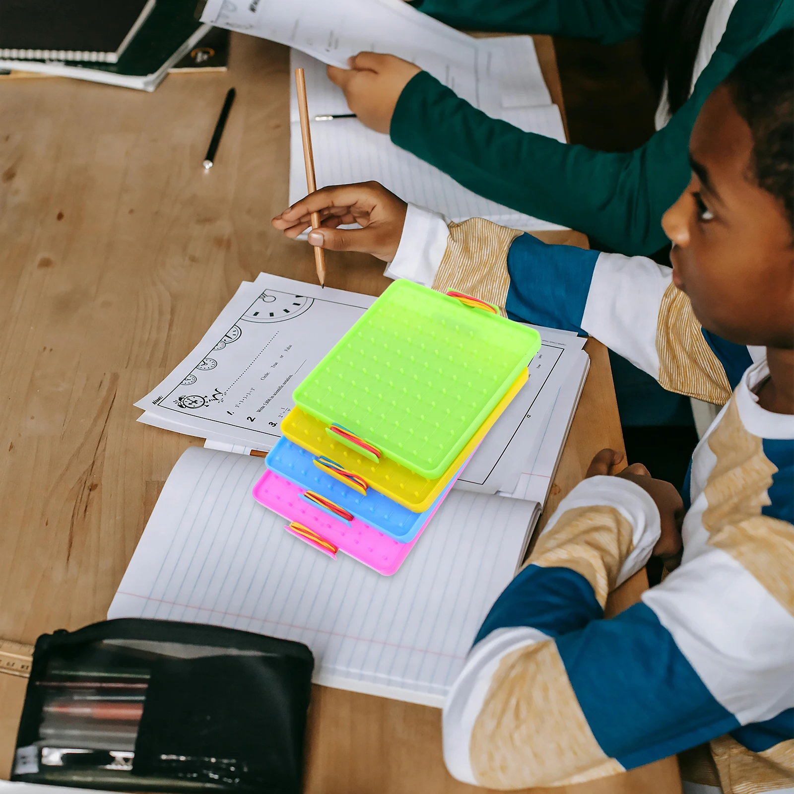 ชุดกระดานเรขาคณิตสองด้าน 4 ชุด ขนาด 14-16 ซม. อุปกรณ์การเรียนคณิตศาสตร์สำหรับเด็ก เรียนรู้เรขาคณิต พัฒนาทักษะกล้ามเนื้อมัดเล็ก ฝึกสมอง ปริศนาเสริมทักษะ