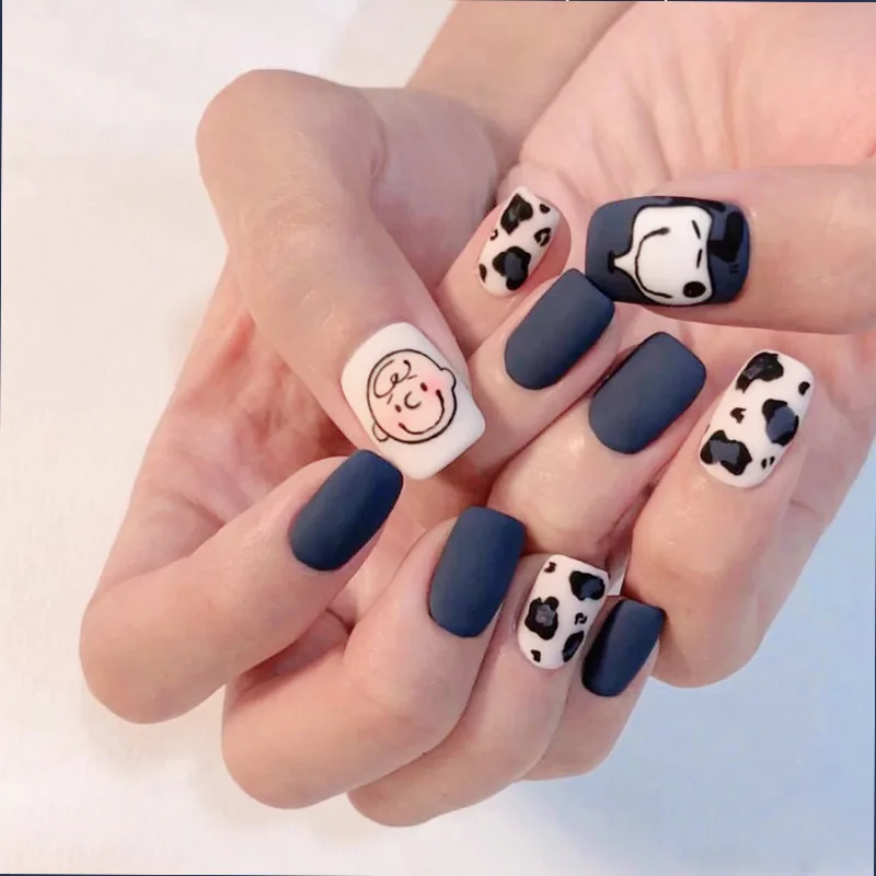 

24pcs Blue & White Solid Color Press-On Nails with Cartoon Cow Print, Cute & Playful Short Shape, Assorted Sizes