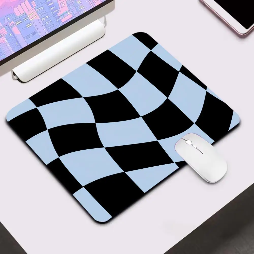 

Checkered pattern Mouse Pad Small Gamer Desk Mat Square Gaming Office Accessories Mousepad 450*400 Rubber Keyboard HD Table Mats