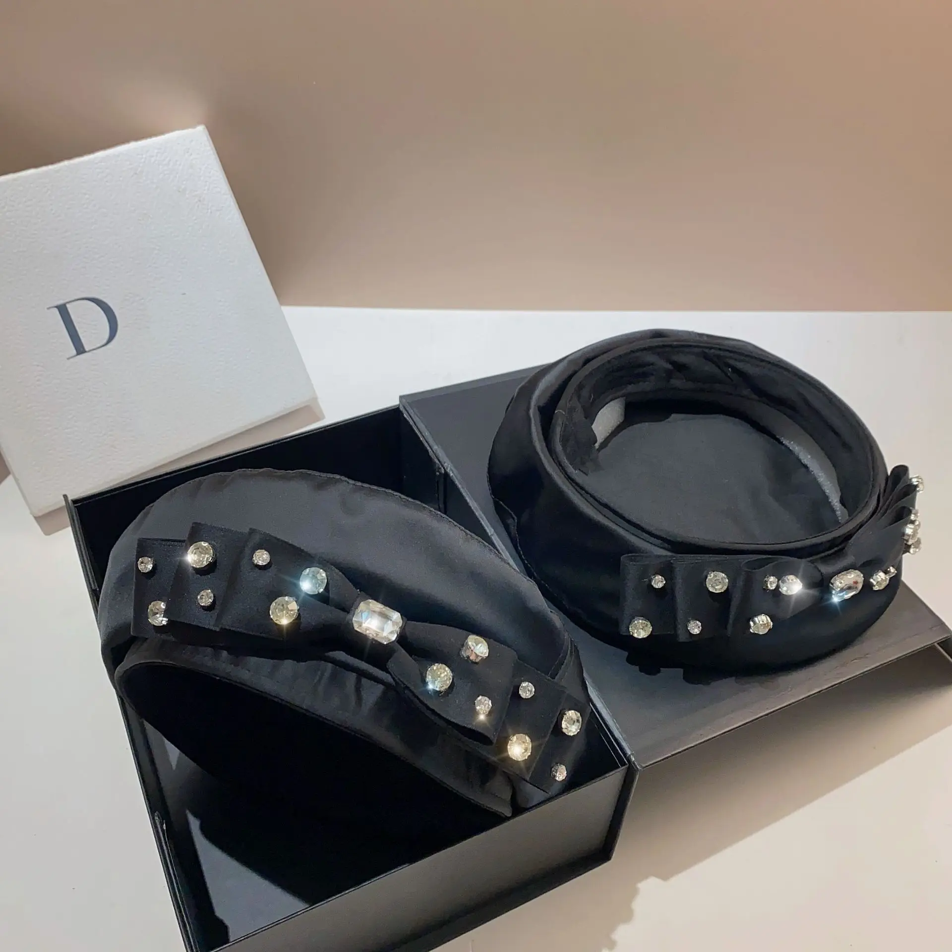 

Оригинальный женский берет со стразами и бантом - весна/лето, высококачественная черная шляпа художника