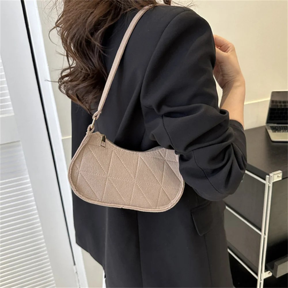 Trendy Felt Shoulder Bags For Women Women\'S Subaxillary Bag Design Advanced Texture Armpit Handbags Purses Crescent Saddle Bag