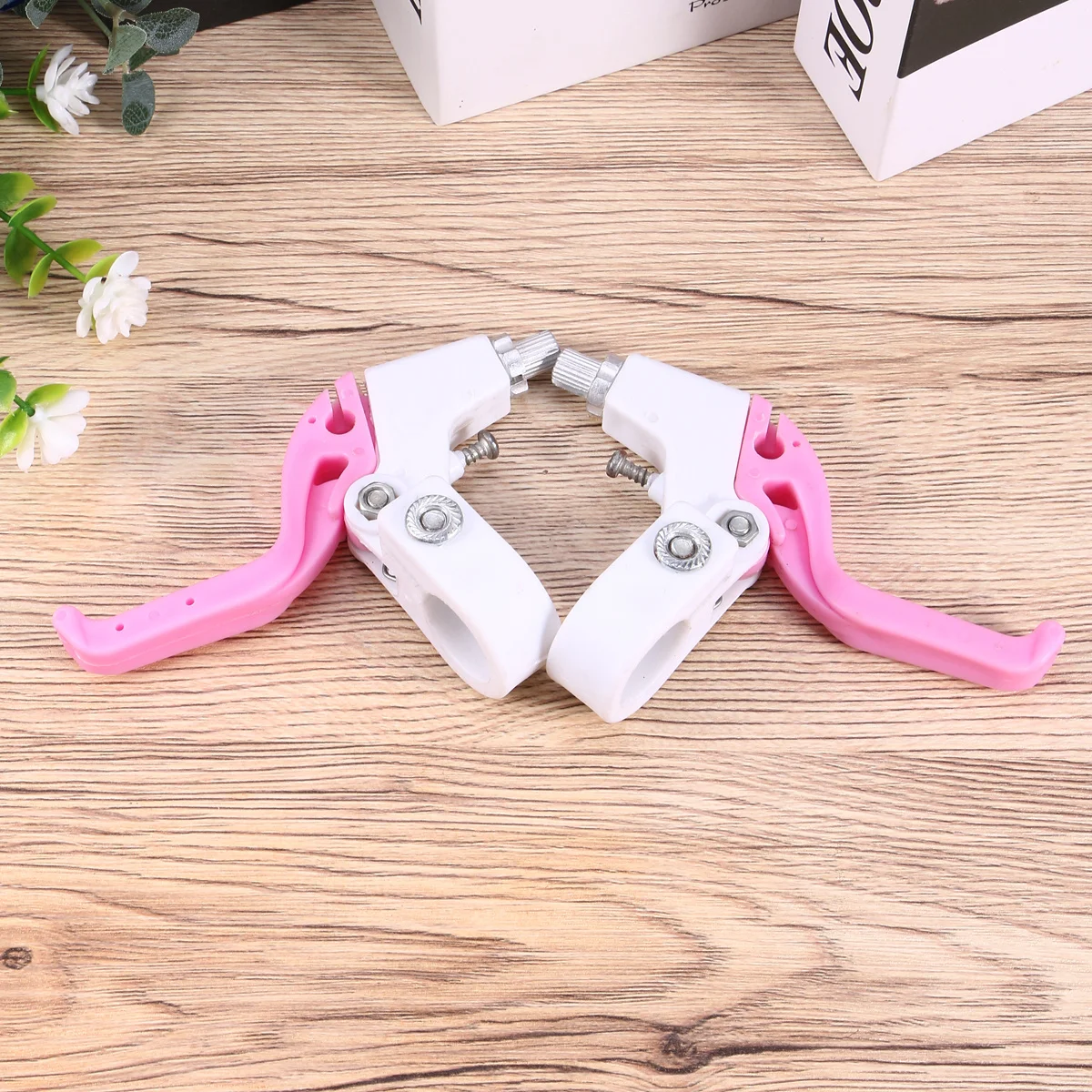 

1Pair Pink Children Bike Brake Lever Universal Brake Handle Suitable 2.2cm Diameter Handlebar Cycling Parts Repair Replacement