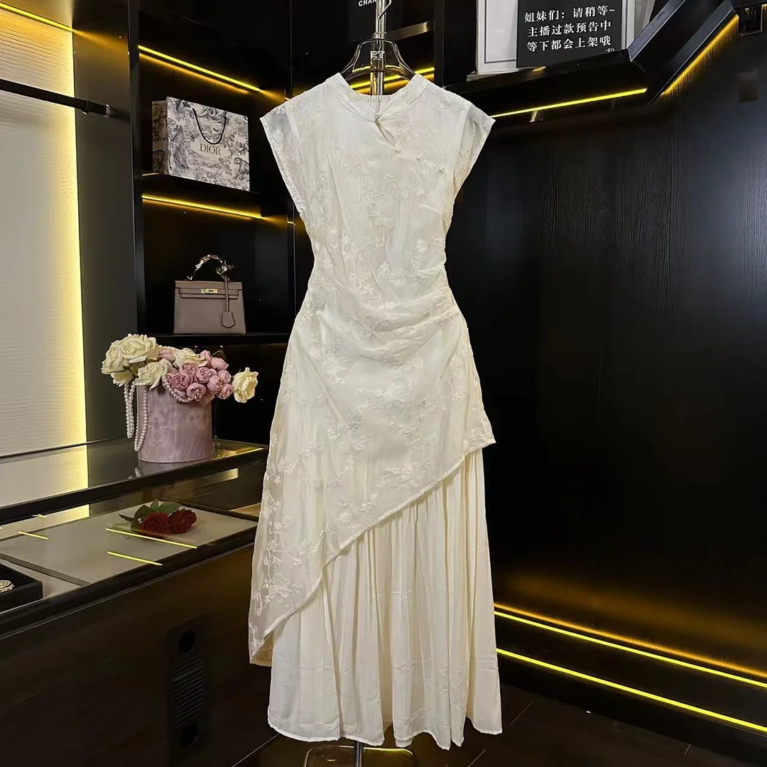 White dress female 2024 summer fashion temperament slim embroidered sleeveless fake two-piece long.