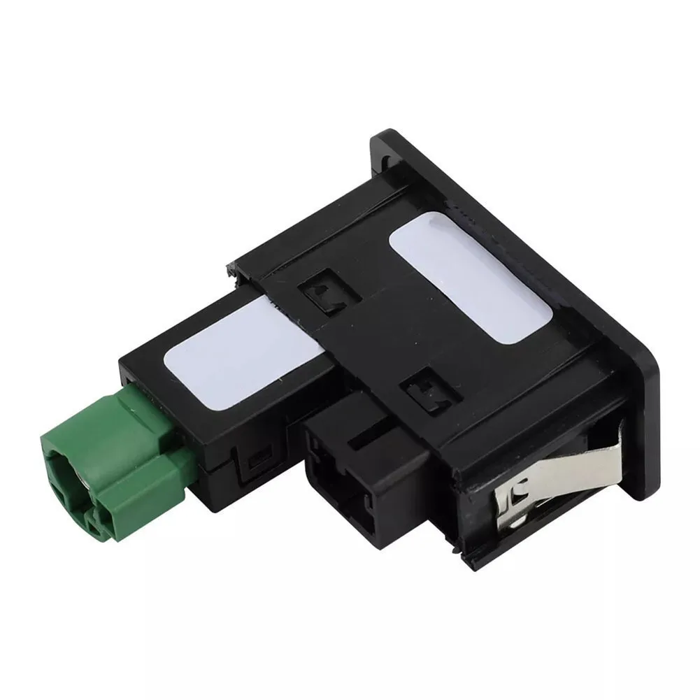 写真のように、ゴルフ7用のusb-auxコントロール互換性があり、使いやすく、変形しません。oem番号は5g0035222eです。
