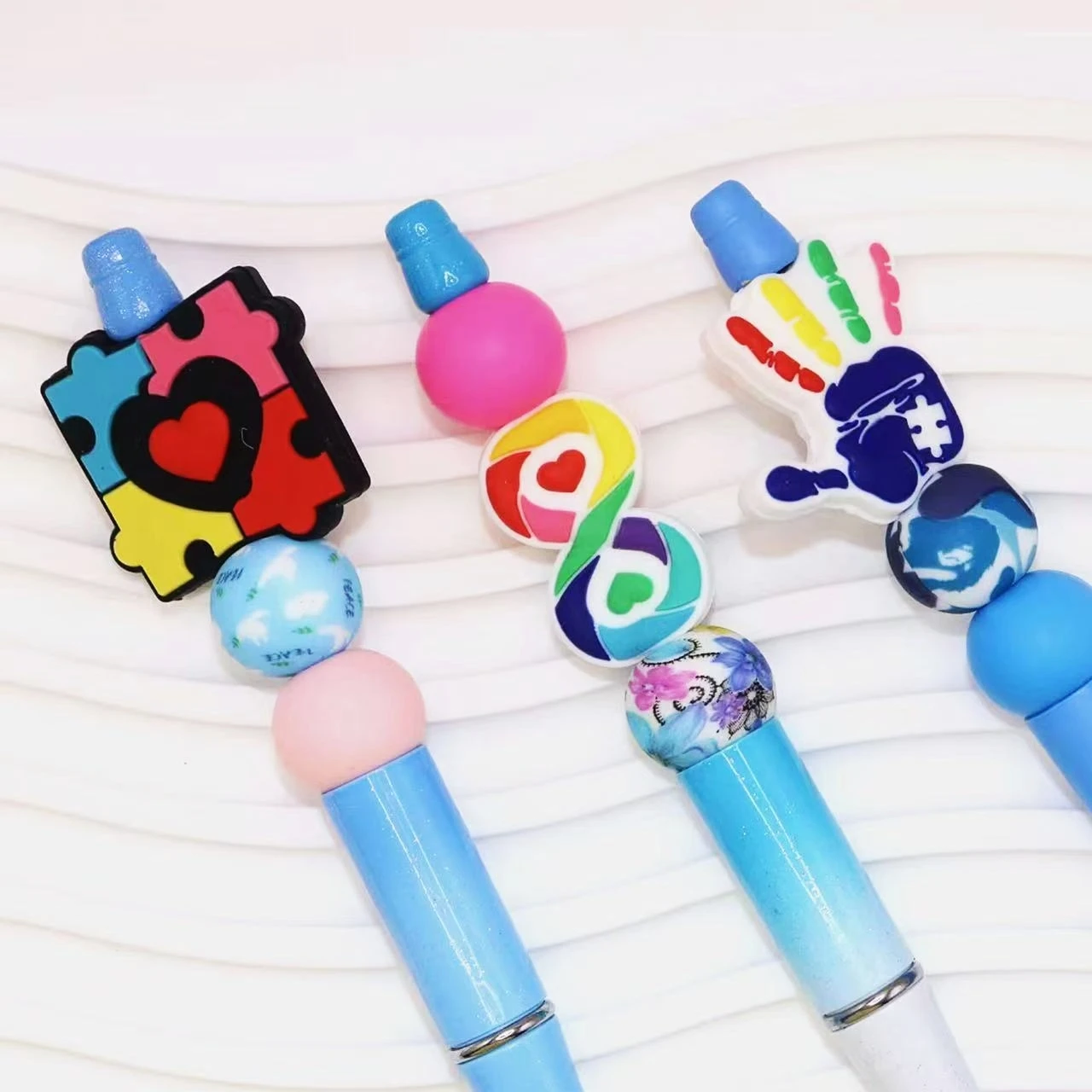 6PCS New Creative Care Autism Awareness Rainbow Puzzle Theme DIY Silicone Beads&Ballpoint Pen Set，Office&Study Supply