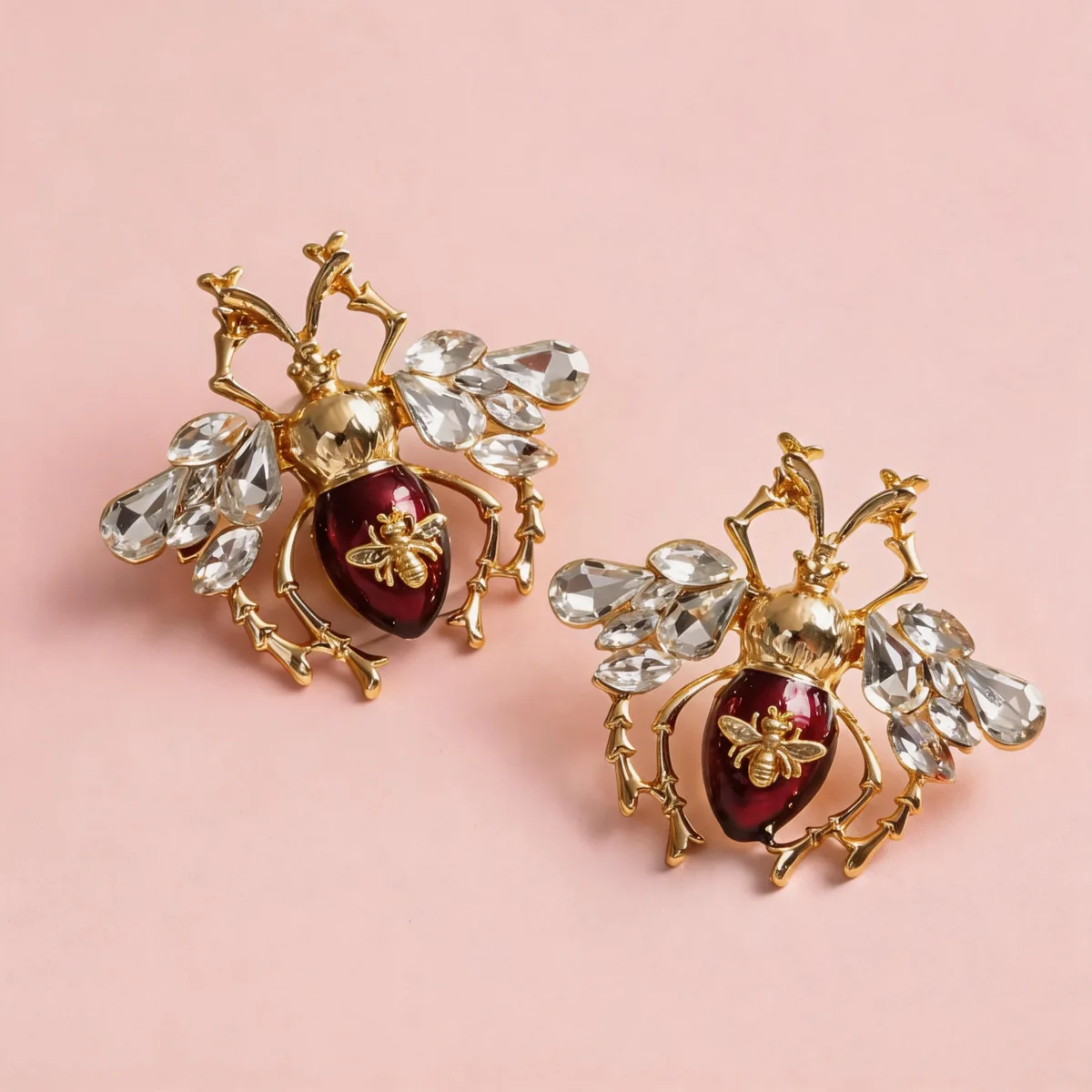 2Pcs Retro Insect Charm Jewelry Set Luxury Bee  Ladybug Enamel Necklace Earrings for Women Bohemian Vacation Party Accessories
