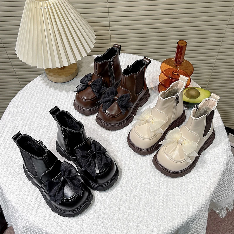 

Girls Short Boots with Lace Bows Kids Leather Boots Korean Style Versatile 2025 Winter New Children Ankle Boot Soft Bottom Sweet