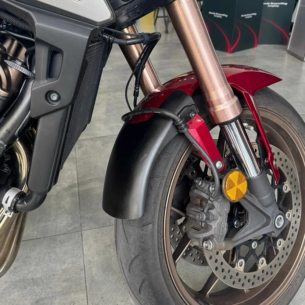 Non-destructive installation of extended front fenders for CB650R and CBR650R motorcycles (2019-2025).