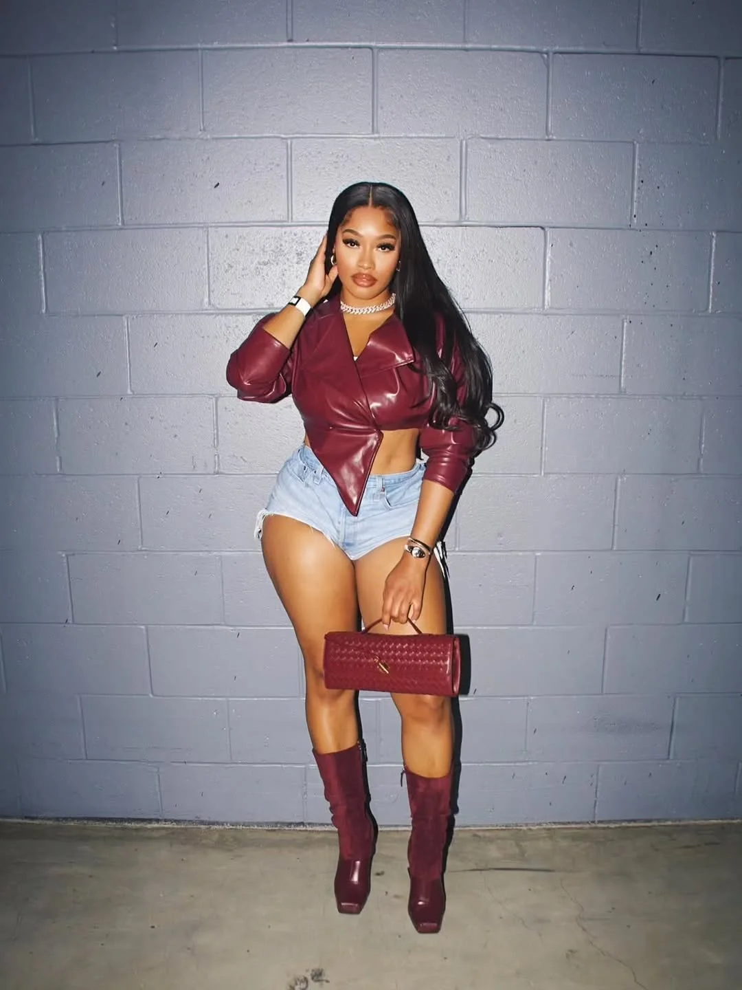 Damska krótka skórzana kurtka z nieregularnym dołem, bordowa, z klapami, długie rękawy, dekolt w serek, krótkie kurtki typu bucket, moda uliczna damska 2025