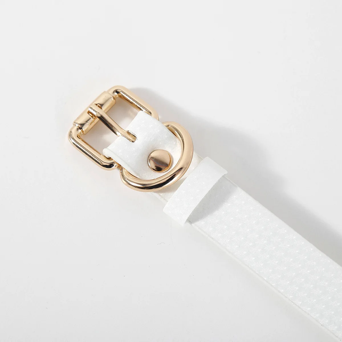 Erotische Trainingszubehör für Erwachsene, Sex, weißer Silikon-Mundball, sabbernder Mund, Ball, Plug-Sperre, kleiner Kugel mit drei Löchern