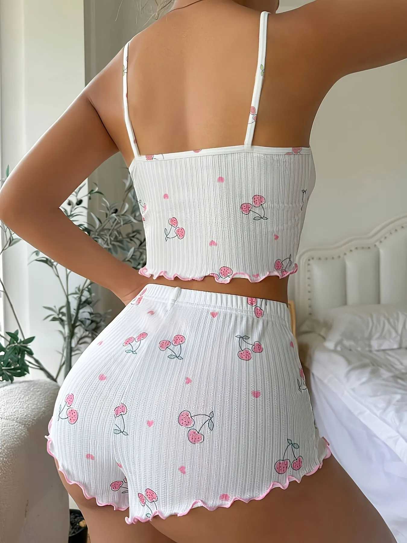 Conjunto de pijama con estampado de cerezas para mujer, top corto tipo camisola acanalado y pantalones cortos con volantes, ropa de dormir de verano de 2 piezas con lazos rosas