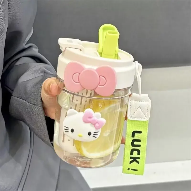 

580Ml Sanrio Hello Kitty Water Bottle Transparent Straw Water Bottle Diy Anime Kuromi Cinnamoroll Plastic Cups Thing Gift