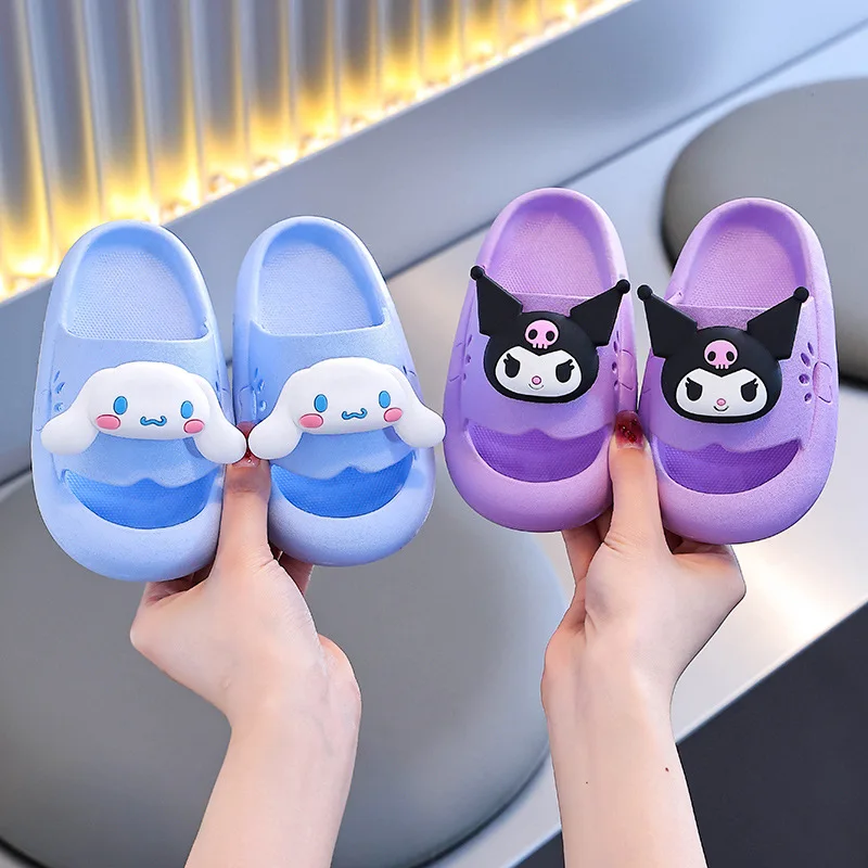 

Летние милые тапочки для девочек 2026 года с Куроми, Хелло Китти, Санрио, аниме, для родителей и детей, кавайные, с Синамороллом, домашние, мультяшные, нескользящие