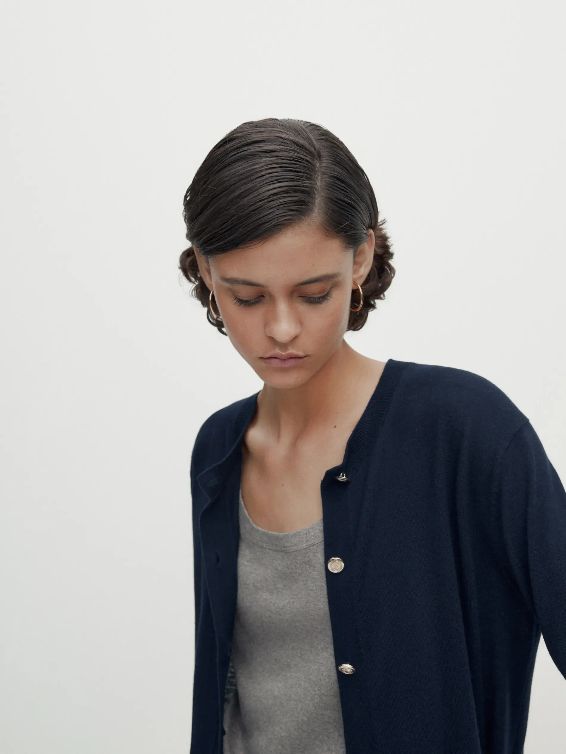 Costume etereo 2025 massidutti autunno nuovo stile di cardigan lavorato a maglia con fibbia dorata elegante stile casual da donna