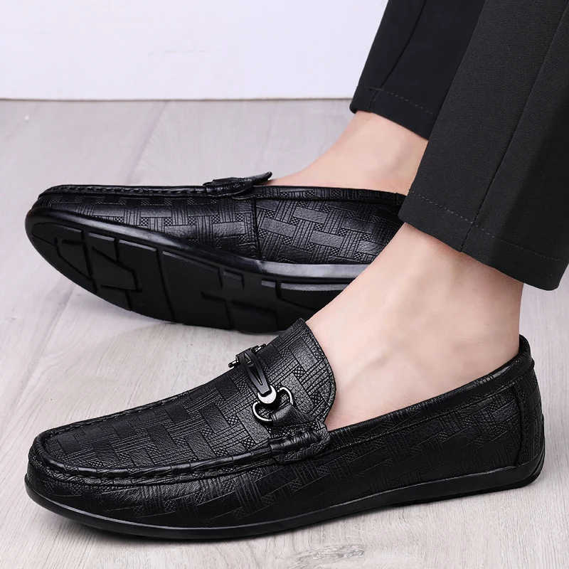 Mocasines negros de cuero para hombre, zapatos de diseñador de alta calidad, suela suave, cómodos, informales, novedad de 2022