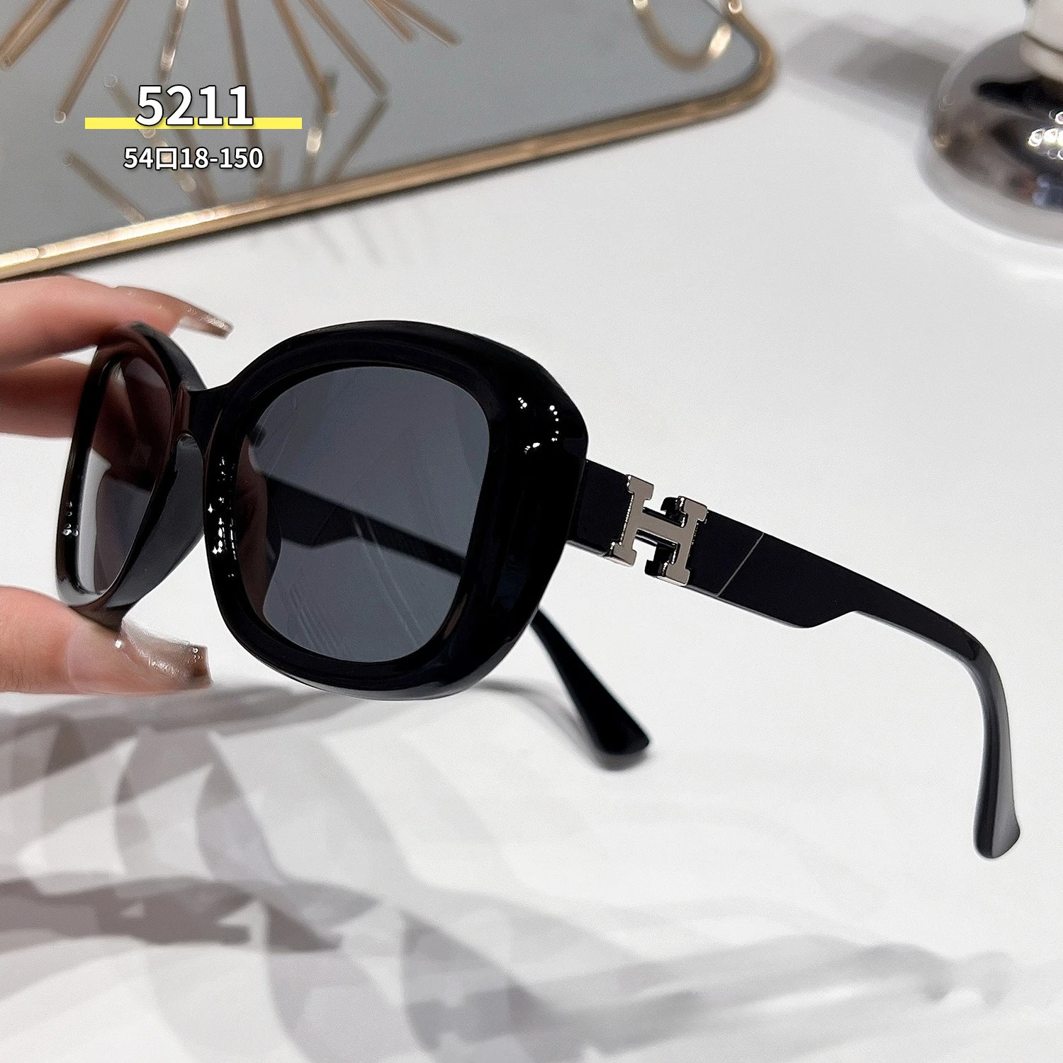 نظارات شمسية مستقطبة بإطار صغير للسيدات جديدة لعام 2025 - حماية فاخرة من الأشعة فوق البنفسجية 400، ظلال شمسية عصرية راقية