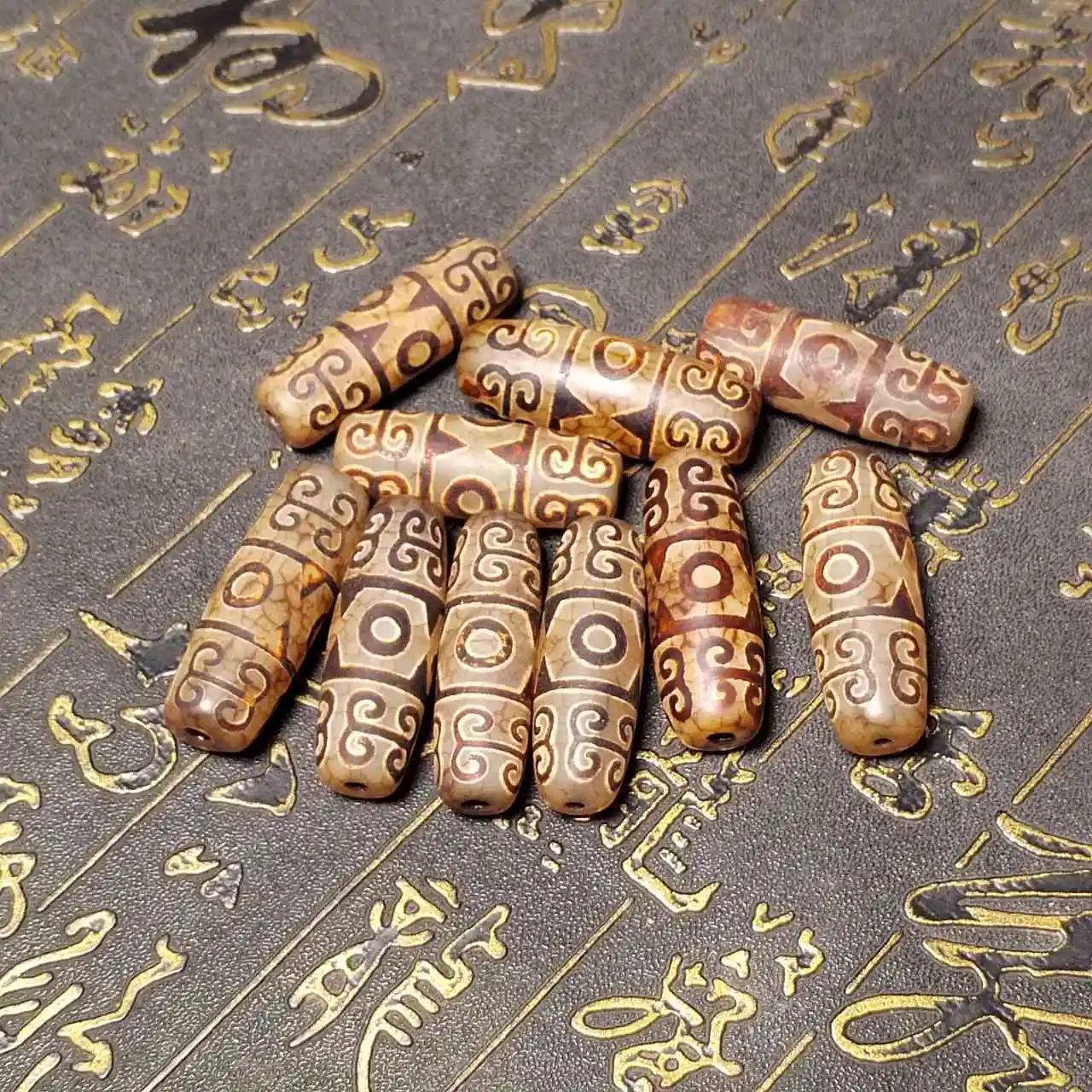 

10 pcs Tibet totem natural agate Dzi rust red dragon scale open palindrome 3 eye bead necklace pendant DIY accessories 10/pack