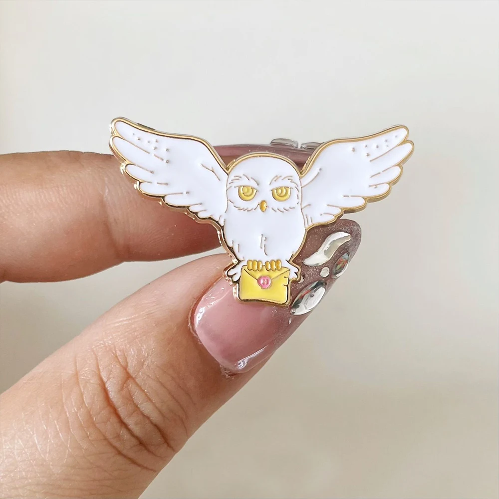 Miniso – épingles à revers de l'académie magique, ensemble en émail, broches de poudlard, Badges pour femmes et hommes, sac à dos, vêtements, accessoire cadeau, 6 pièces