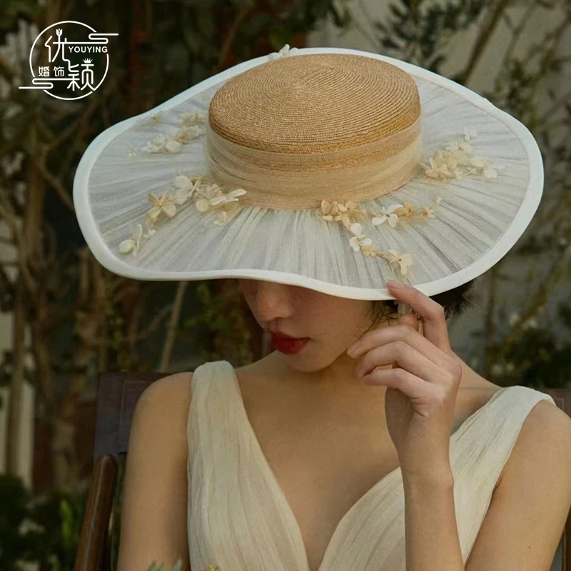 

Original Design Summer Wedding Hat Mesh Wide Brim Straw Fedora Hat Headwear Lily Flower Bride Party Fascinator Hat Headpiece