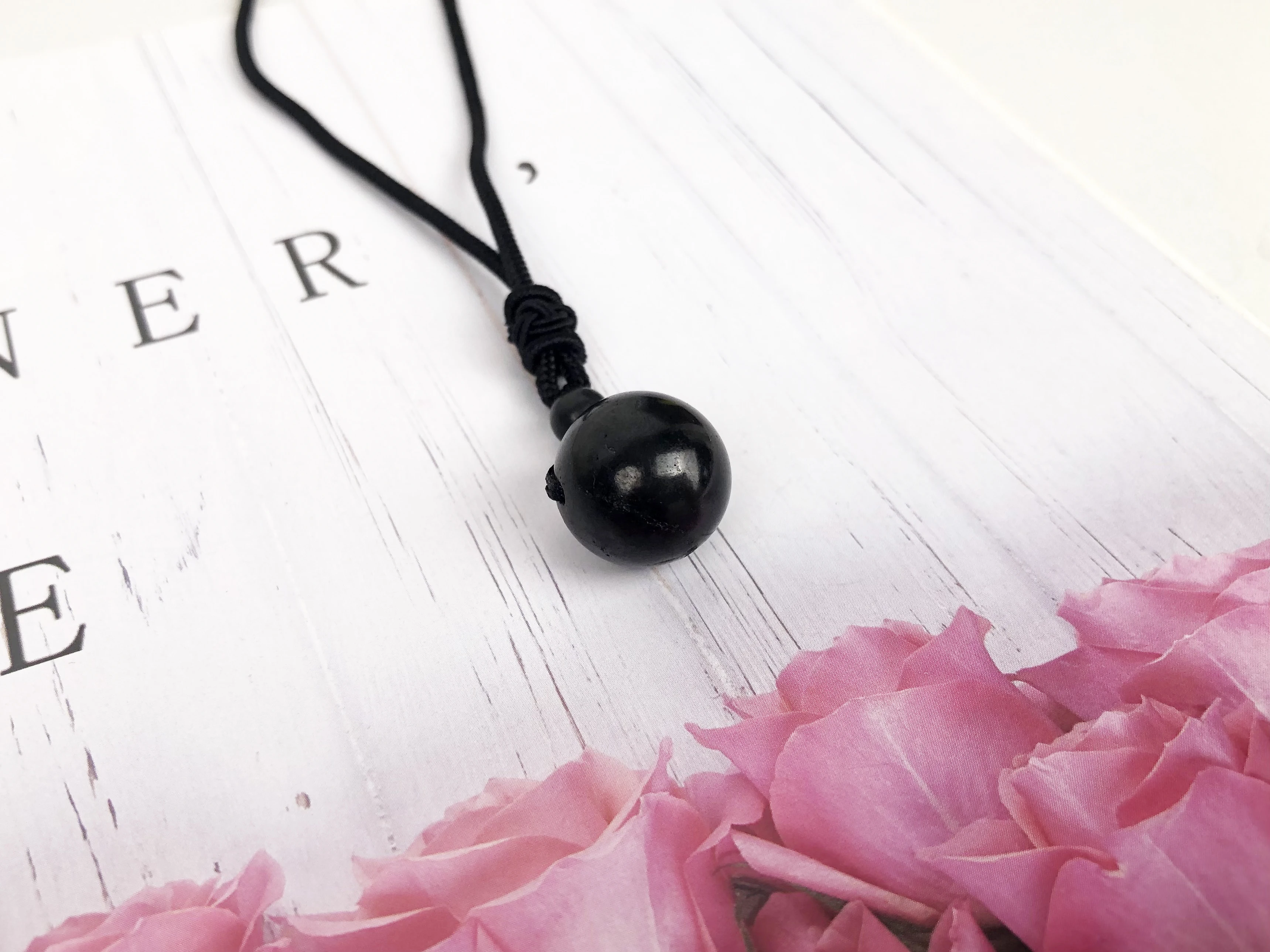 قلادة خرز مستديرة من Shungite مقاس 16 مم من الكريستال الطبيعي لتوازن الطاقة #4