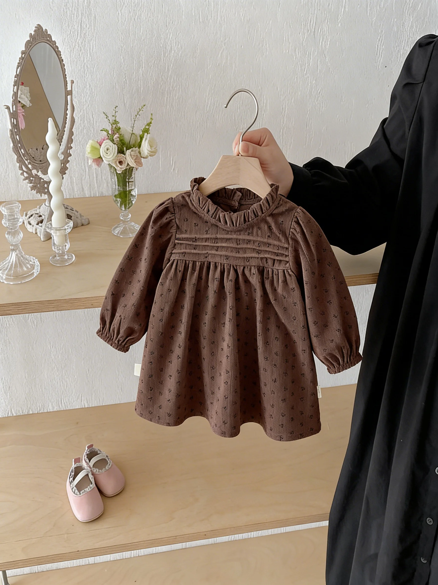 Spring Girl's Dress for Girls, Baby-Sized, with Small Floral Patterns and Full Prints of Corduroy, Suitable for Going Out as a P