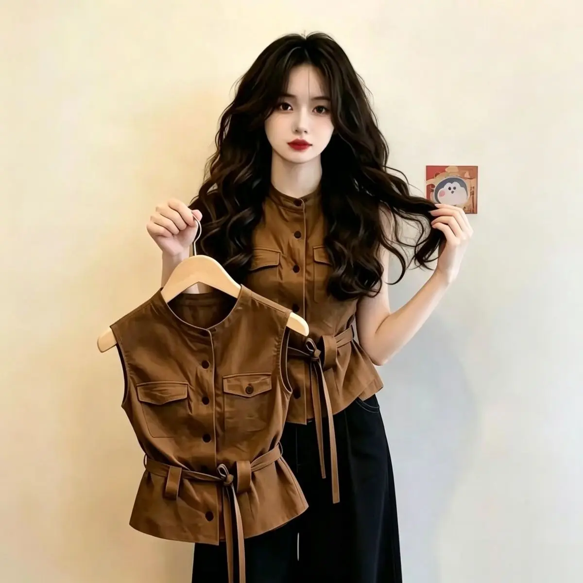 

Vintage Style Belted Sleeveless Vest Women's Summer Fashion Age-Defying Versatile Polyester No-Buckle Top Casual Waist-Cinching