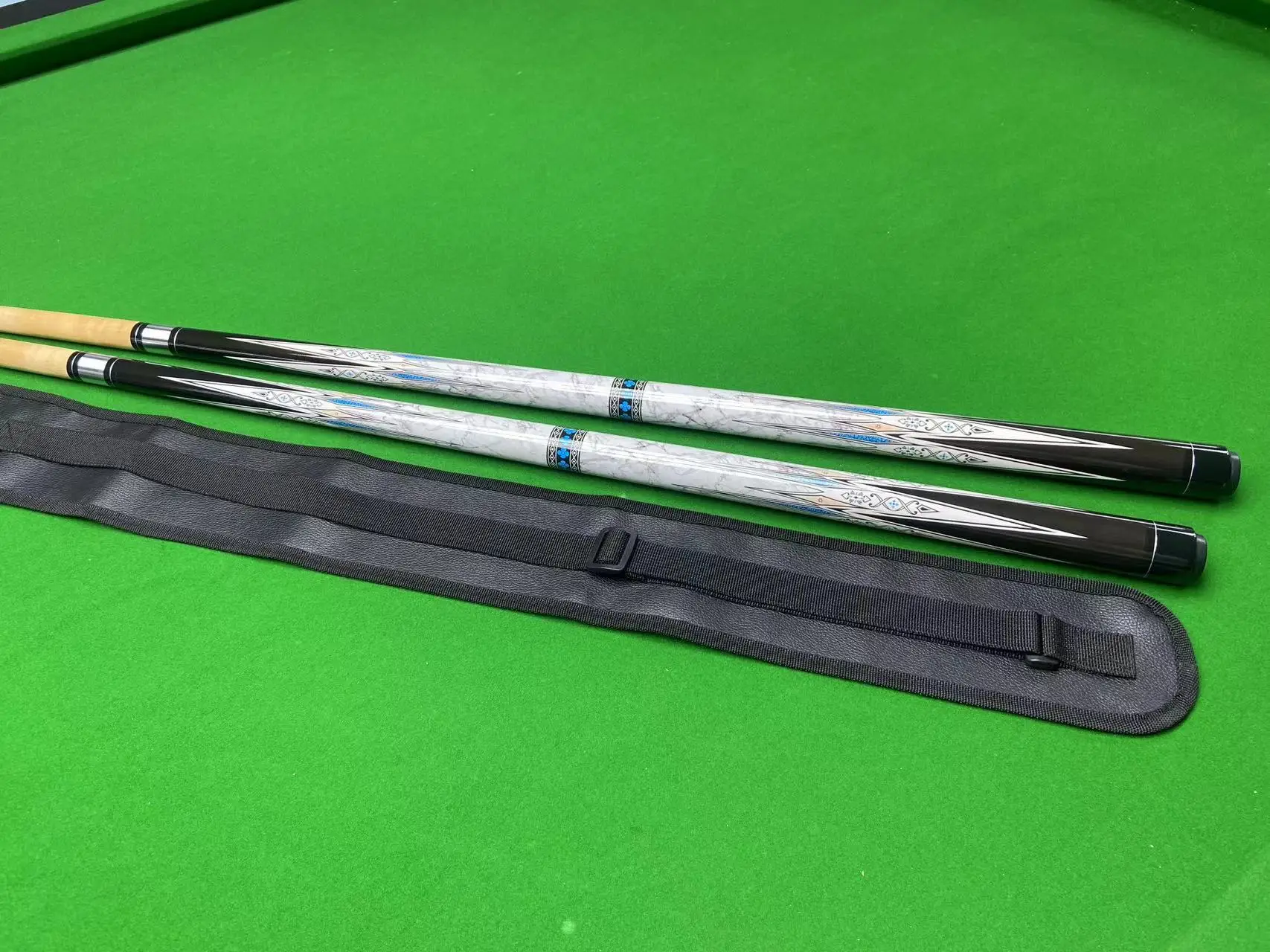 Queue de billard professionnelle en bois d'érable, pointe de 13mm, éléments de design uniques, idéale pour le billard Nine Ball et Carom