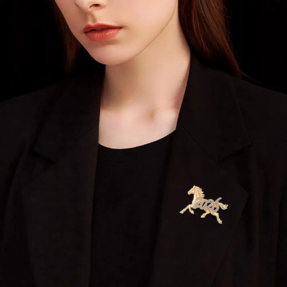 2026 Rhinestone Horse Brooch Year of Horse Lapel Pin Galloping Horse Brooch Pin New Year Outfit Accessory for Suits Coats Брошка