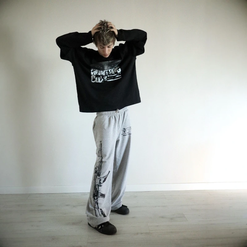 

The new Y2K high waisted printed embroidered street pants for spring and summer casual straight leg double waist design will be